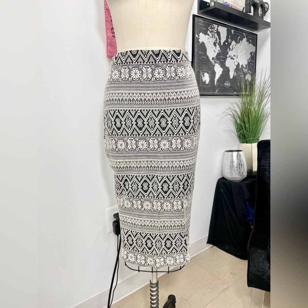 Vintage stretch knit black & white midi pencil skirt